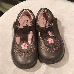 Stride Rite girls shoes. Brown with pink